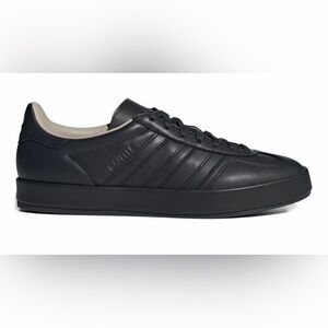 Brand New Men’s Gazelle LUXE Indoor Sneakers in Black Leather in size 9